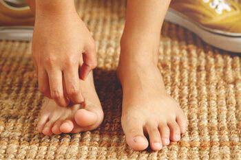 feeling itchy feet for foot fungus