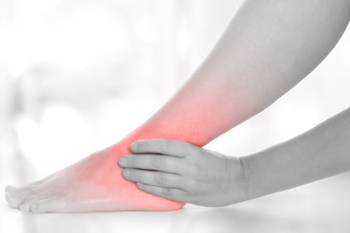 felling ankle pain on her foot